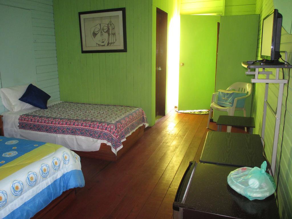 Hotel Flemming Tree Providencia Island Bagian luar foto