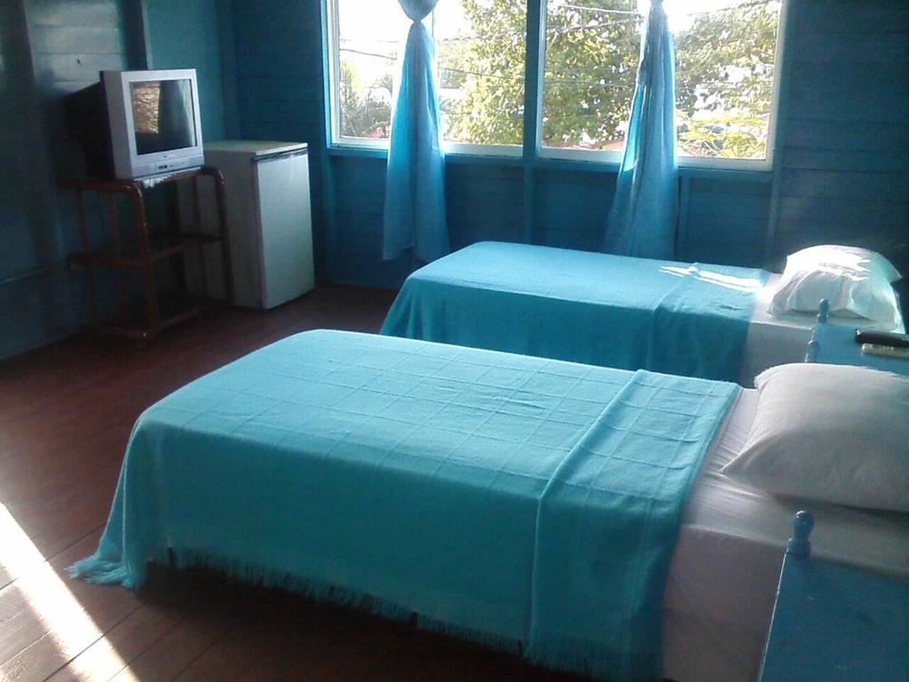 Hotel Flemming Tree Providencia Island Bagian luar foto