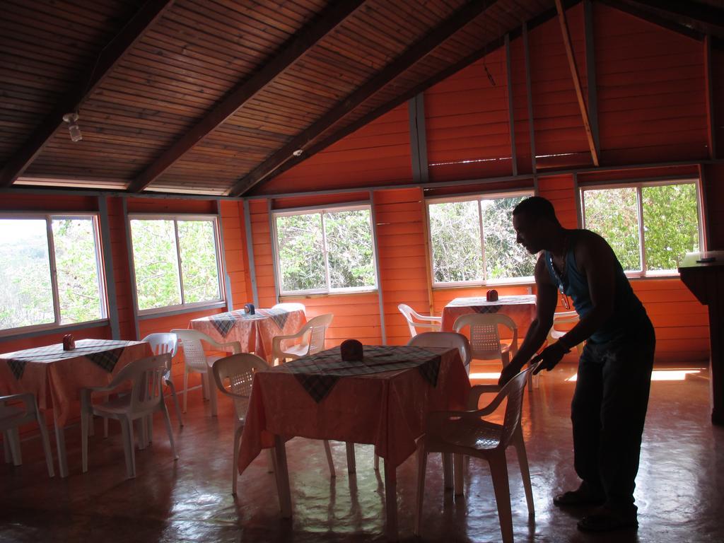 Hotel Flemming Tree Providencia Island Bagian luar foto