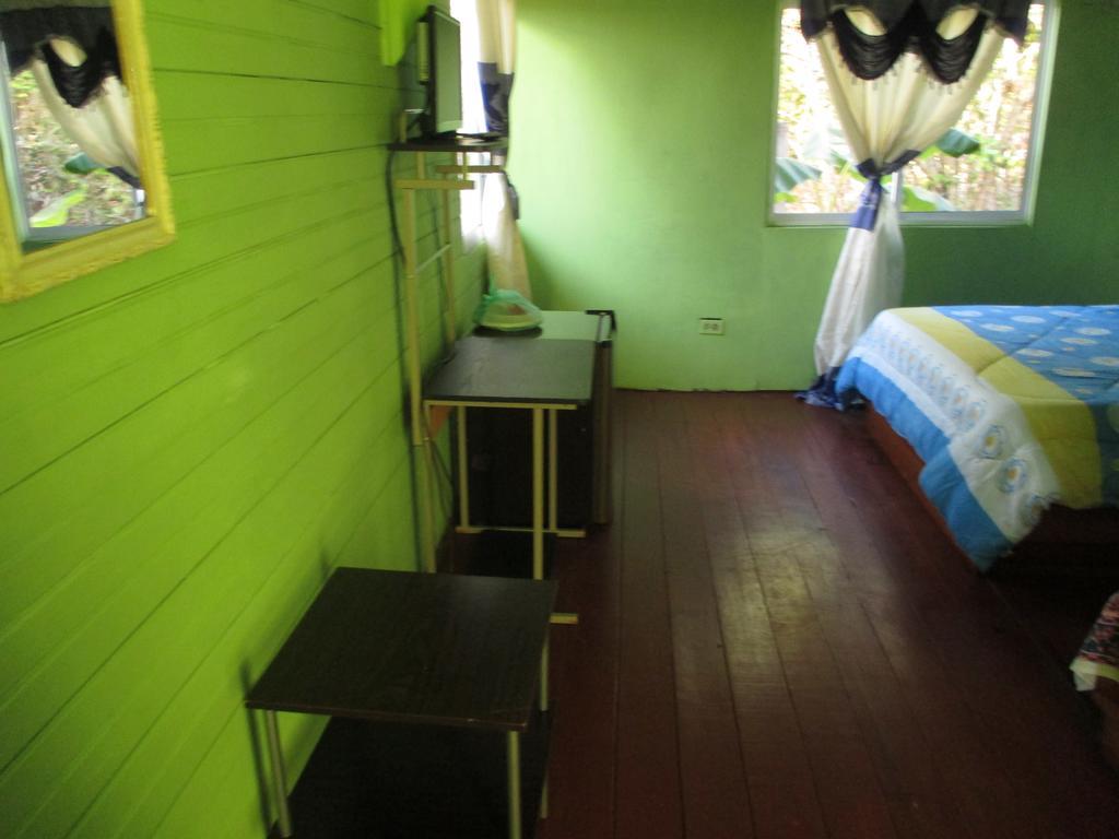 Hotel Flemming Tree Providencia Island Bagian luar foto
