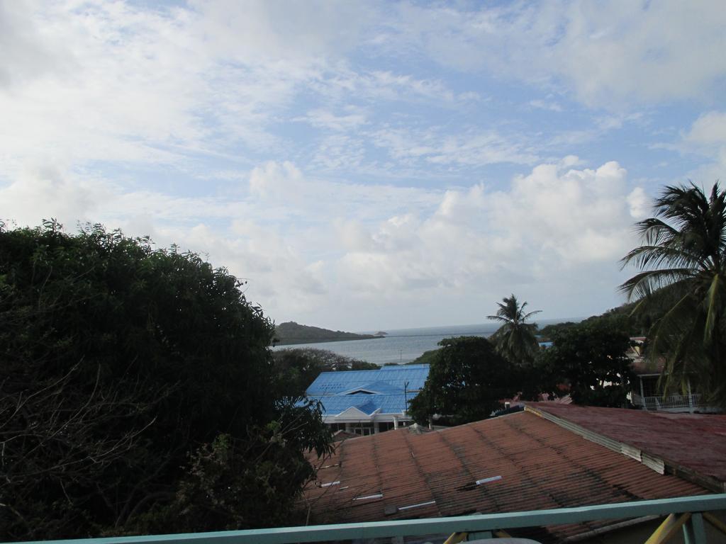 Hotel Flemming Tree Providencia Island Bagian luar foto