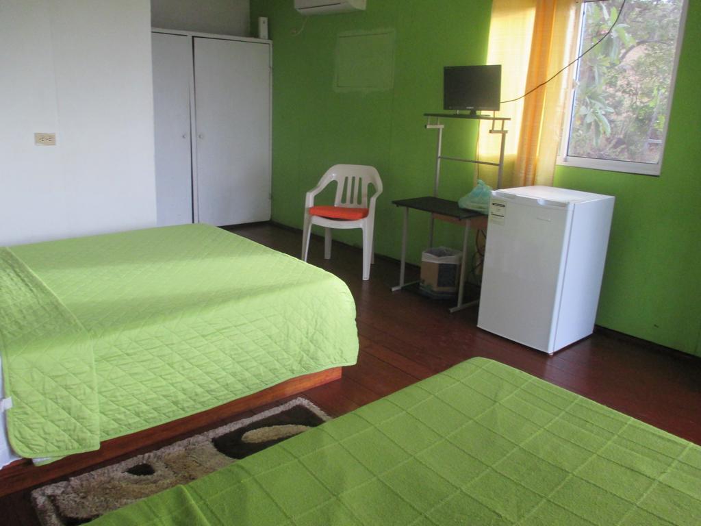 Hotel Flemming Tree Providencia Island Bagian luar foto