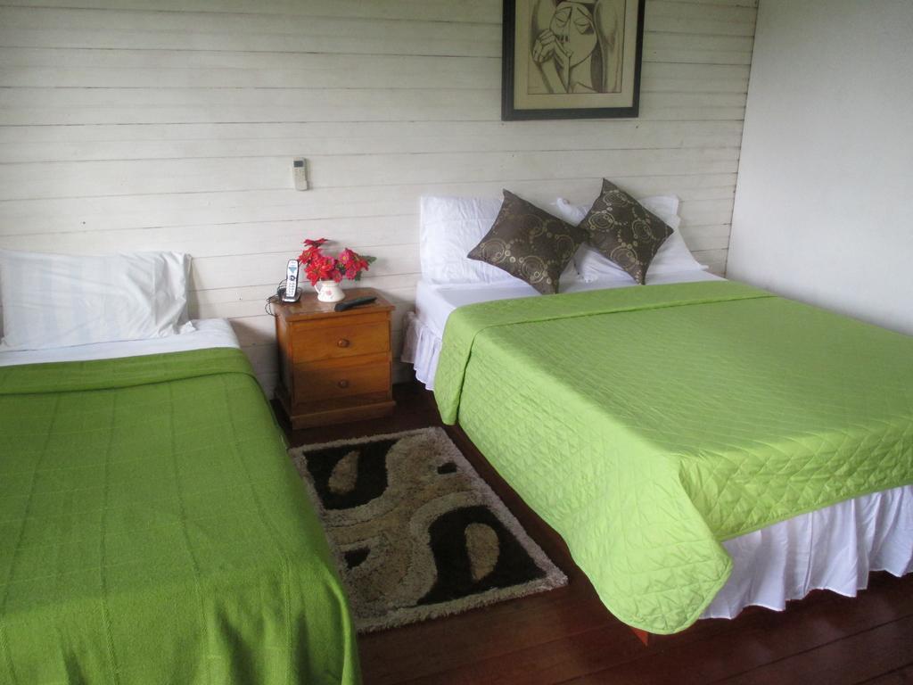 Hotel Flemming Tree Providencia Island Bagian luar foto