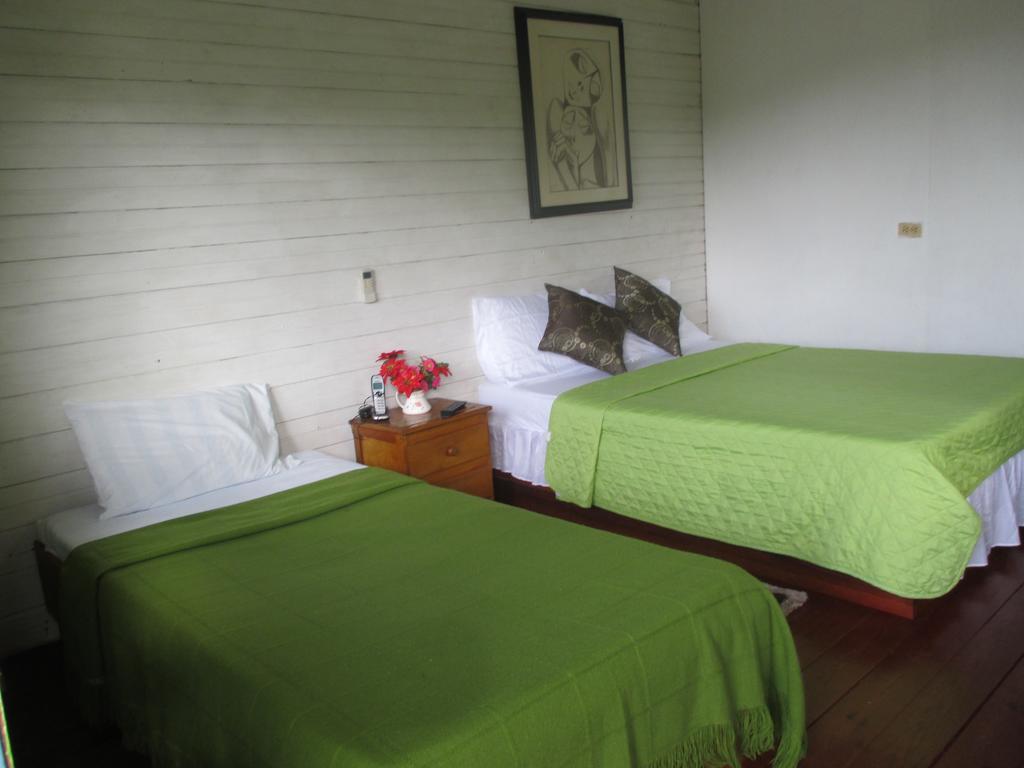 Hotel Flemming Tree Providencia Island Bagian luar foto