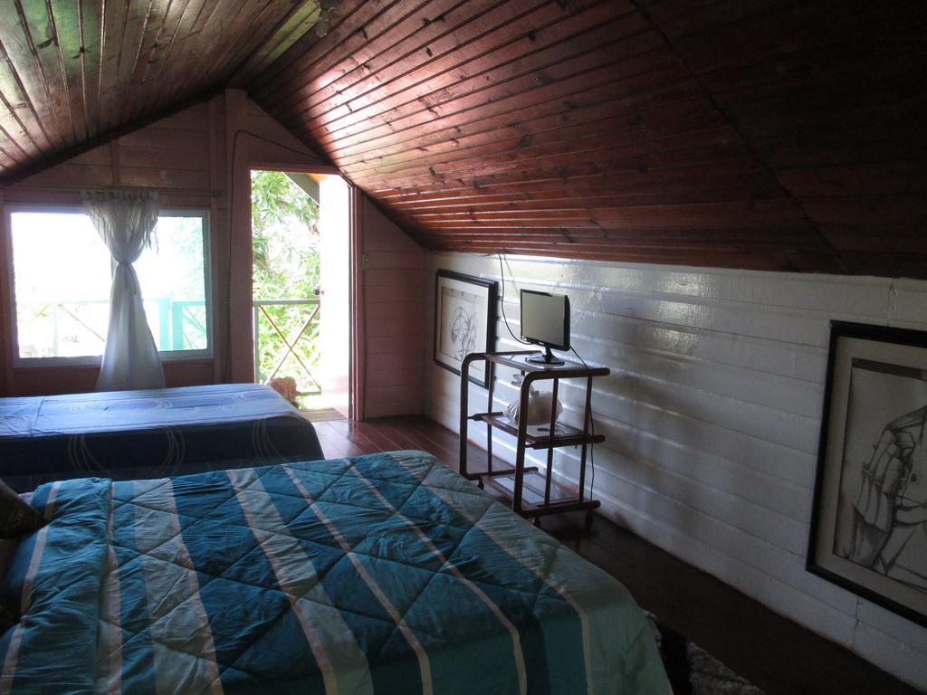 Hotel Flemming Tree Providencia Island Bagian luar foto