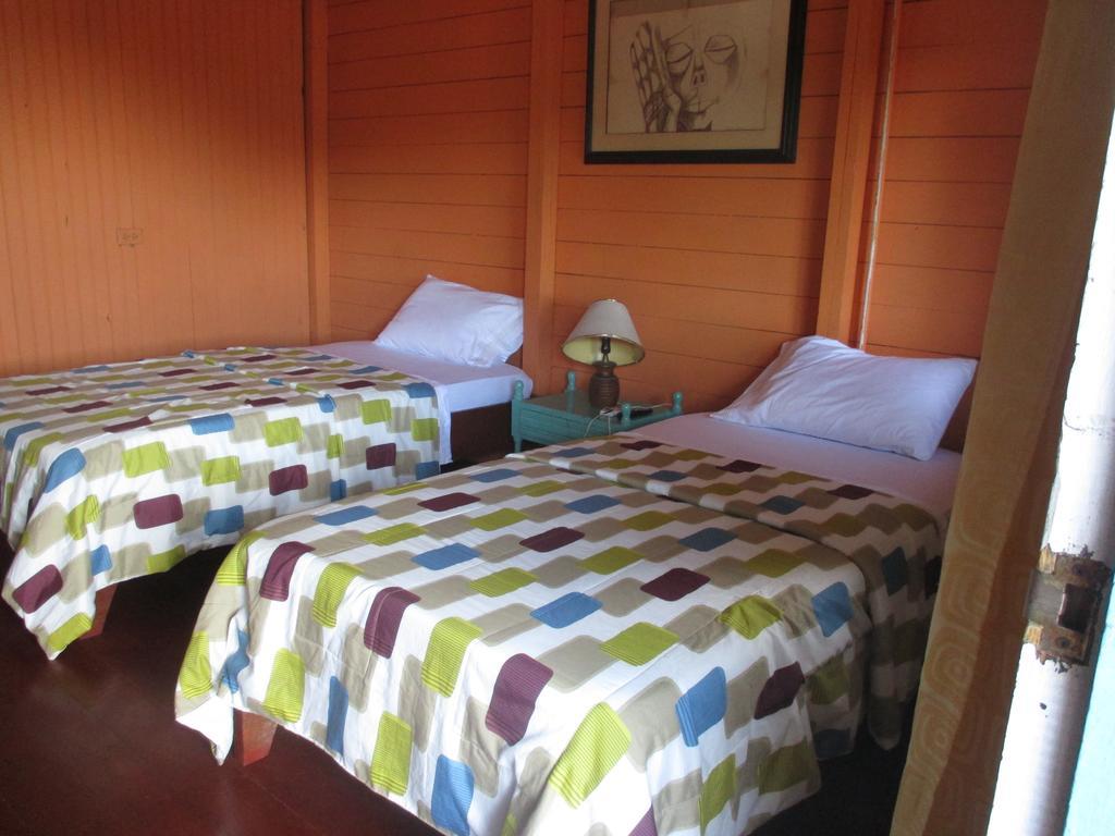 Hotel Flemming Tree Providencia Island Bagian luar foto