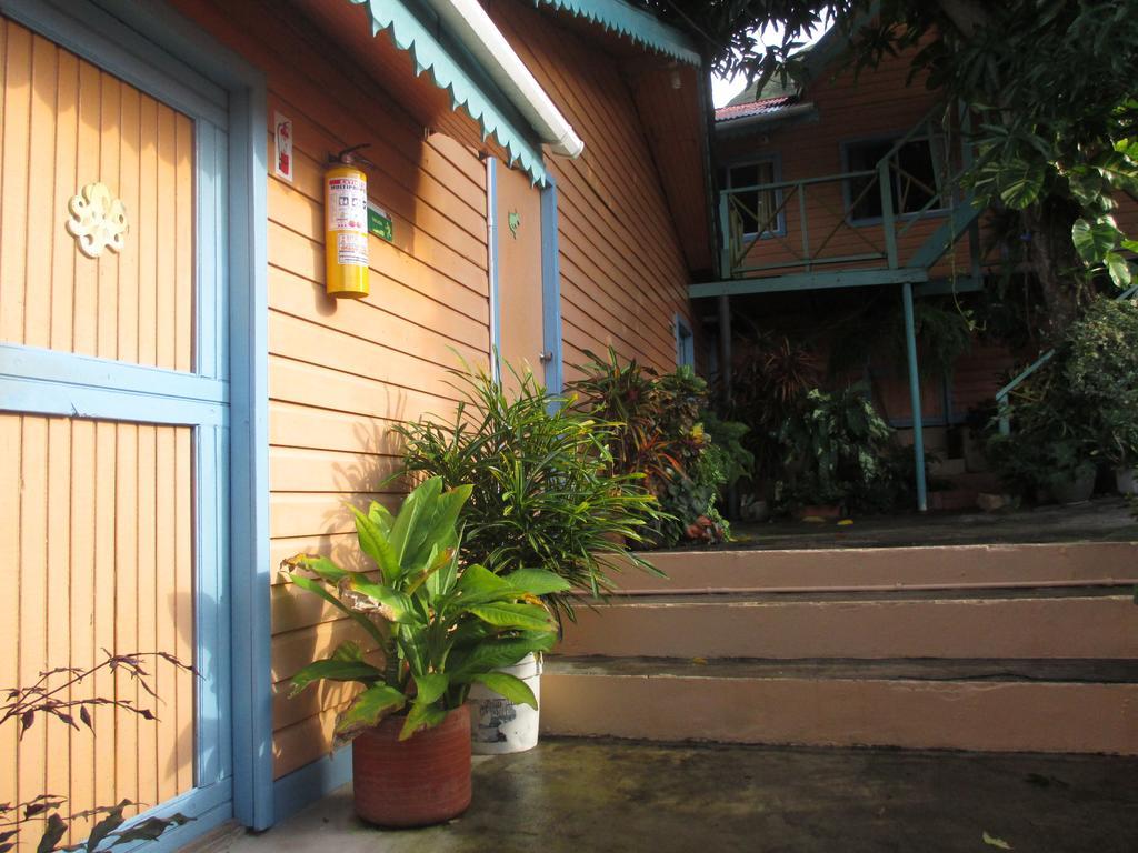 Hotel Flemming Tree Providencia Island Bagian luar foto