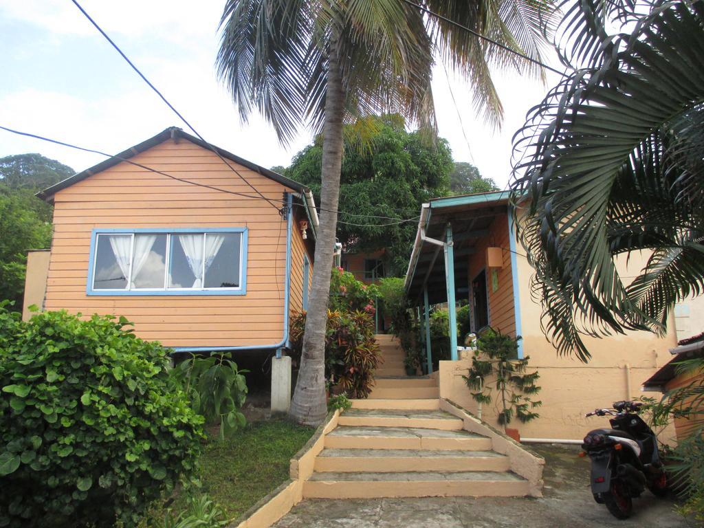 Hotel Flemming Tree Providencia Island Bagian luar foto